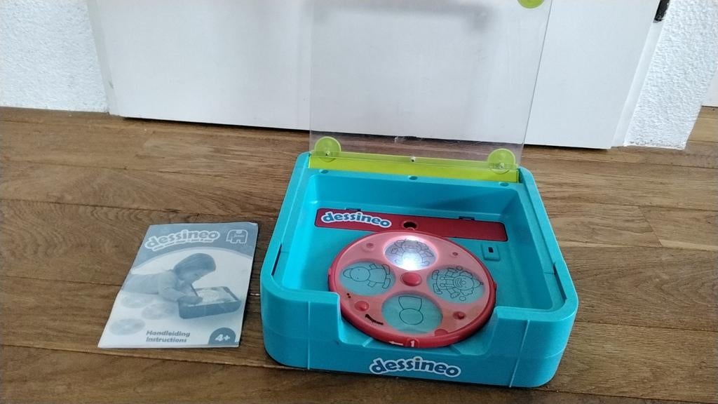Dessineo Tekenprojector met Licht en Sjablonen, Ophalen, Gebruikt, Knutselen, Met licht