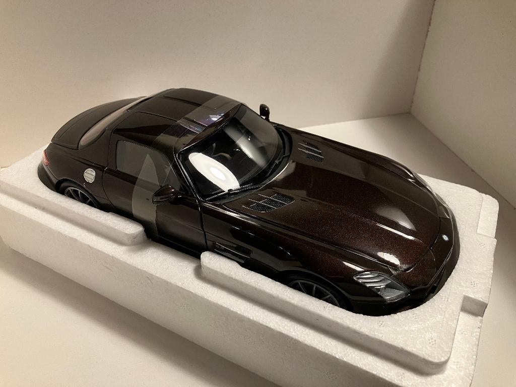 Mercedes SLS AMG  "Gullwing" 6.3 van 2012  1/18 Minichamps, Ophalen of Verzenden, Nieuw, Auto, MiniChamps