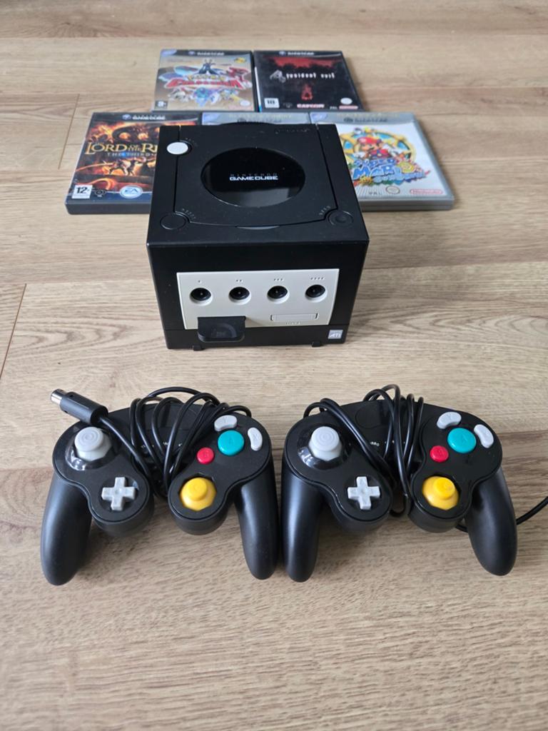 Nintendo Gamecube zwart + 2 controllers en 5 spellen, Zwart, Met games, Met 2 controllers, Ophalen of Verzenden