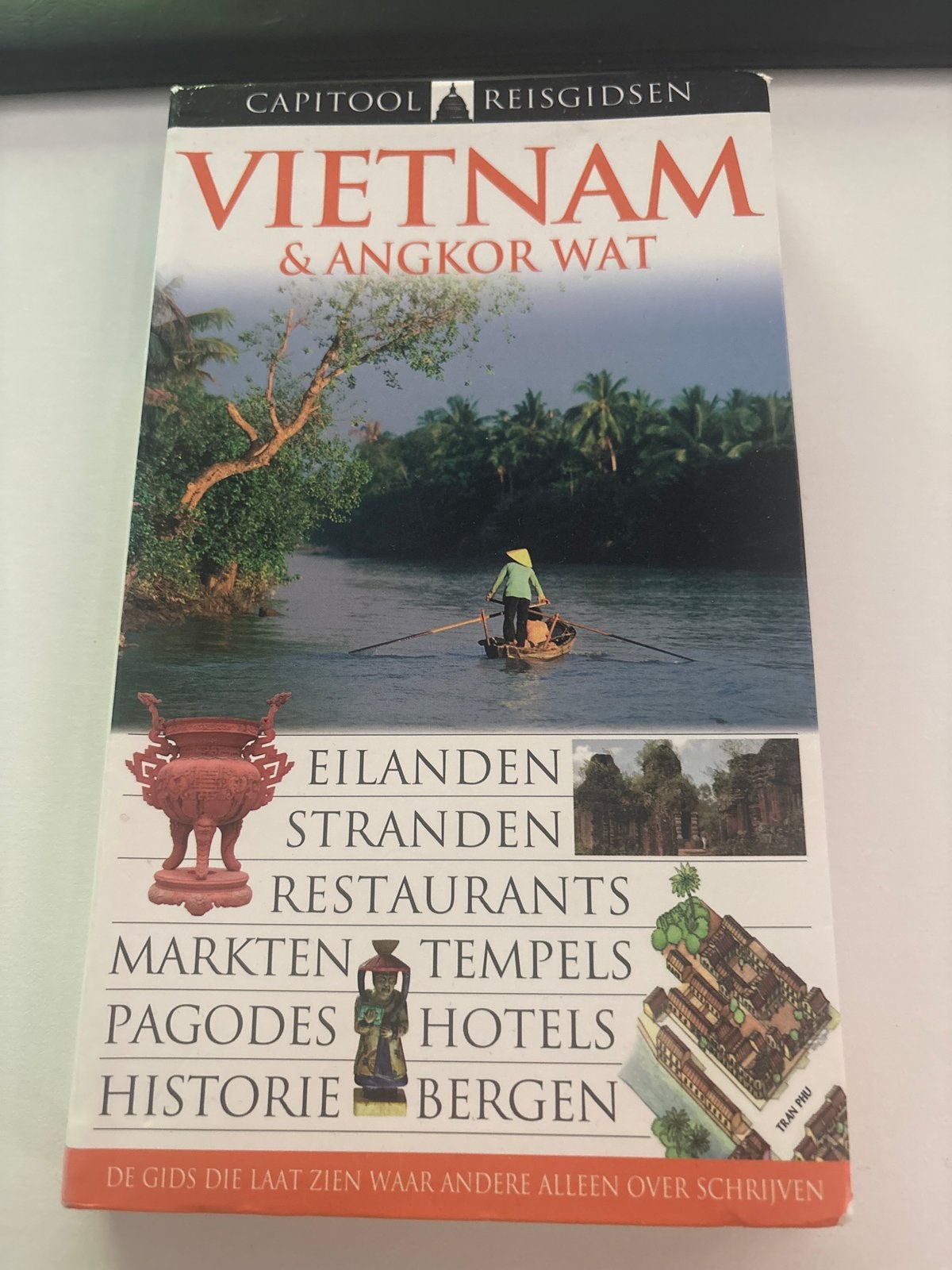 Capitool Reisgids Vietnam & Angkor Wat, Gelezen, Capitool, Ophalen of Verzenden, Reisgids of -boek