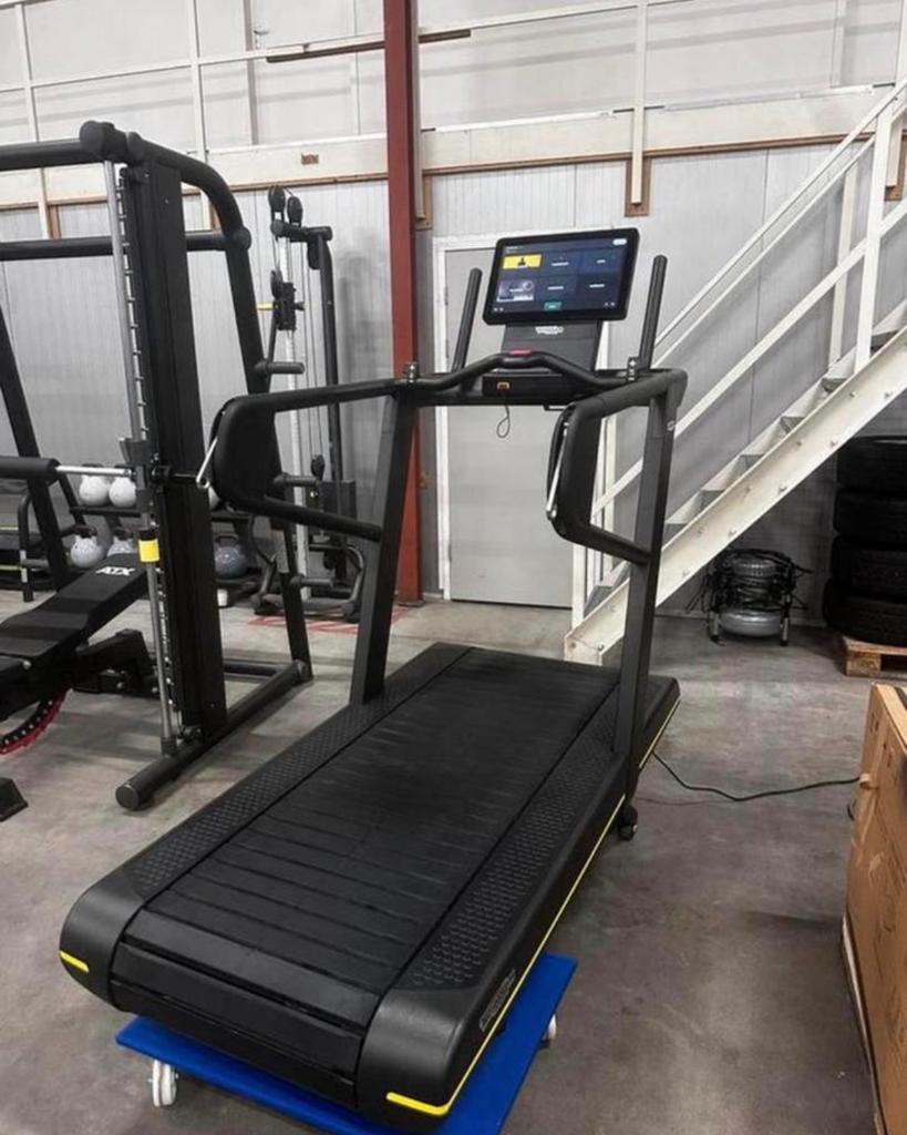 Technogym Skillrun 7000 met Parachutekit, Sport en Fitness, Fitnessmaterialen, Ophalen, Gebruikt, Overige typen