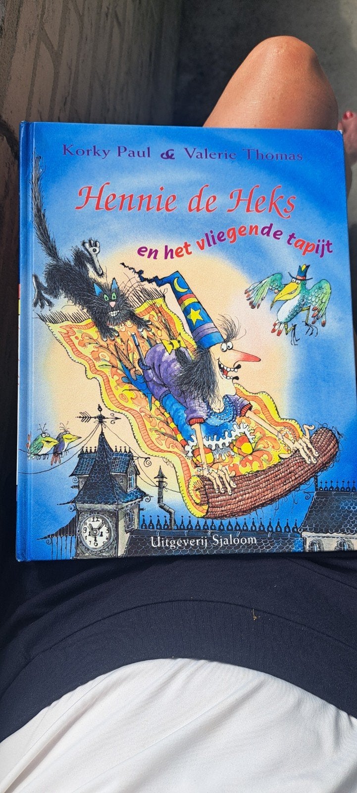 Hennie de Heks en het vliegende tapijt - Kinderboek, Gelezen, Korky Paul & Valerie Thomas, 5 of 6 jaar, Fictie algemeen