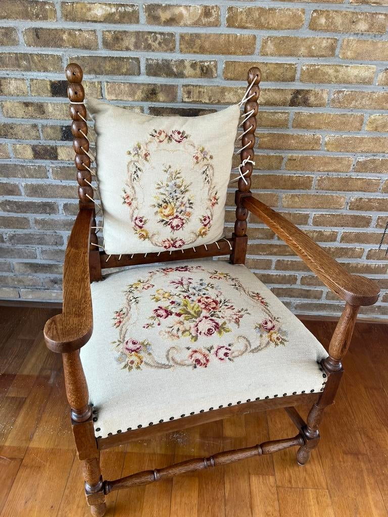 Te Koop : Antieke Fauteuil Geborduurd Bloemen Stoel Export, Ophalen