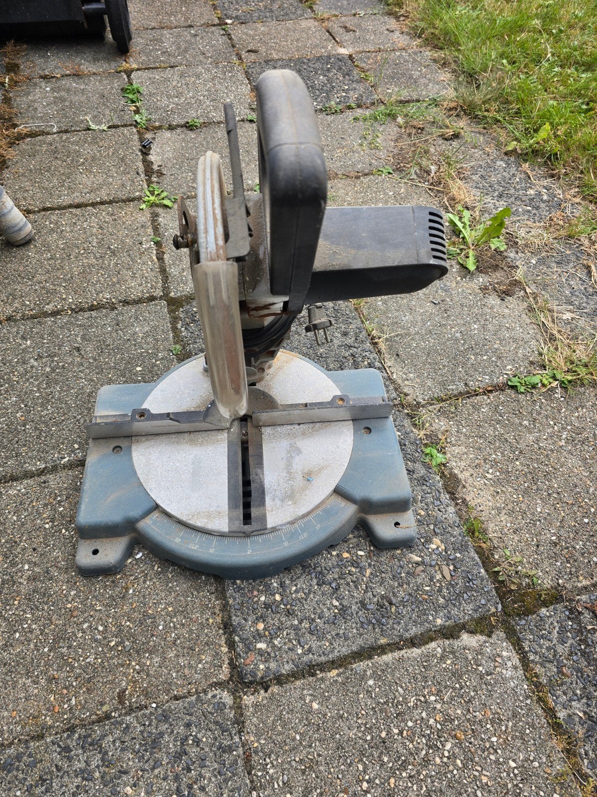Kinzo afkortzaag / verstekzaag 8E329, Doe-het-zelf en Verbouw, Gereedschap | Zaagmachines, Ophalen, Gebruikt, Kinzo, 600 tot 1200 watt