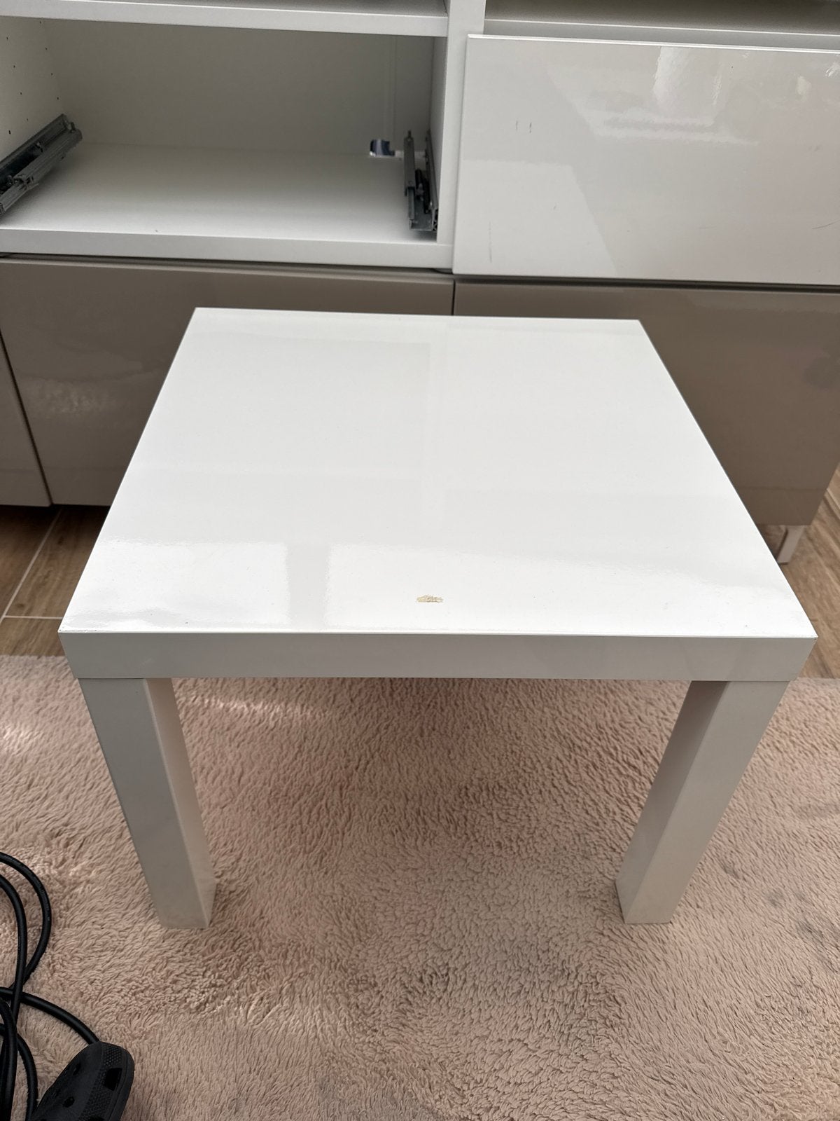 IKEA bijzettafel wit hoogglans met lichte gebruikssporen, Huis en Inrichting, Tafels | Salontafels, Ophalen, Gebruikt, Vierkant