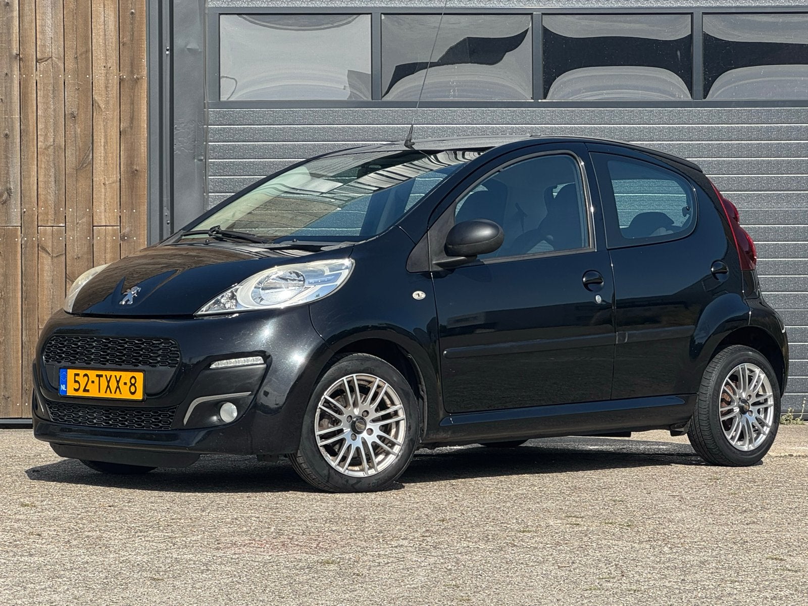Peugeot 107 1.0 12V 5DR 2012 Zwart, Auto's, Voorwielaandrijving, 4 stoelen, Origineel Nederlands, Handgeschakeld