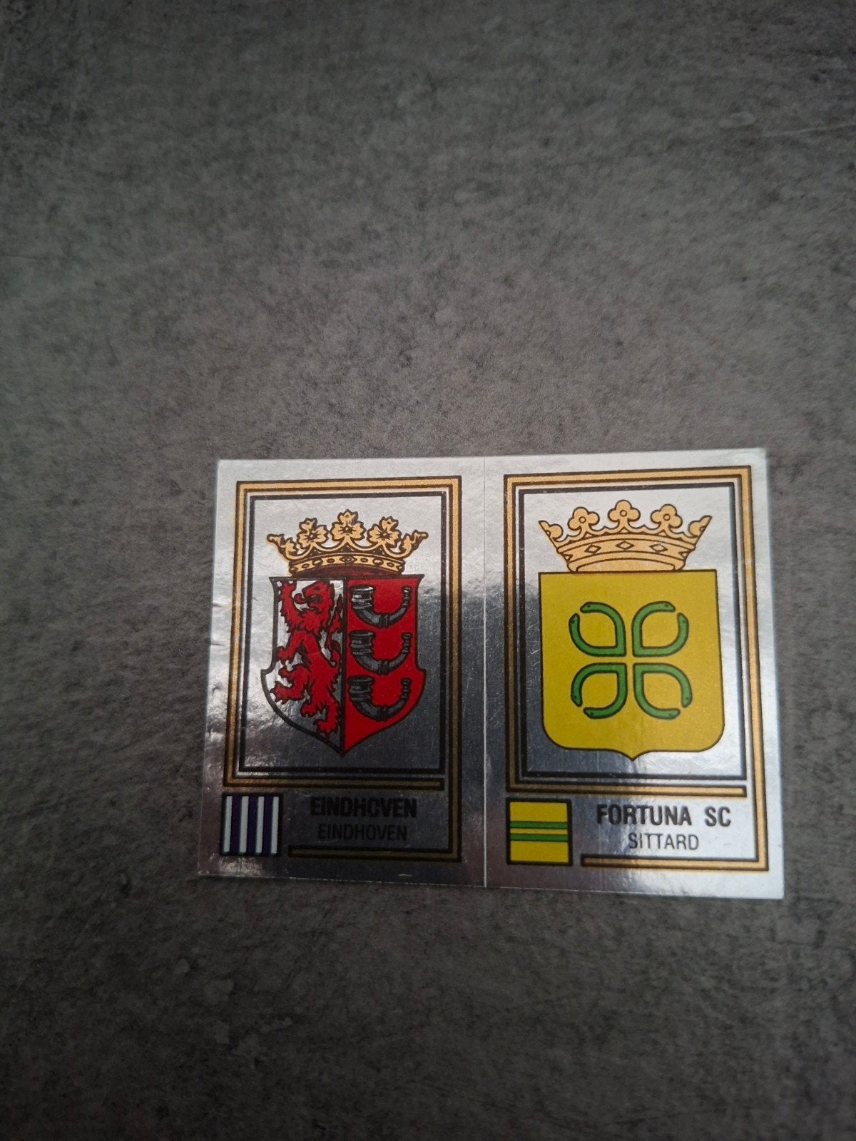 Panini sticker Voetbal 81. Emblemen Eindhoven/Fortuna SC., Ophalen of Verzenden, Zo goed als nieuw, Sticker