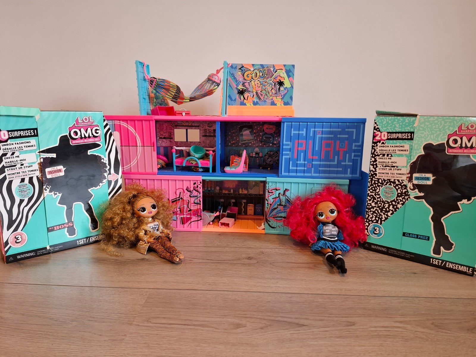 L.O.L. Surprise! O.M.G. Speelhuis met 2 poppen, Ophalen of Verzenden, Zo goed als nieuw, Overige typen