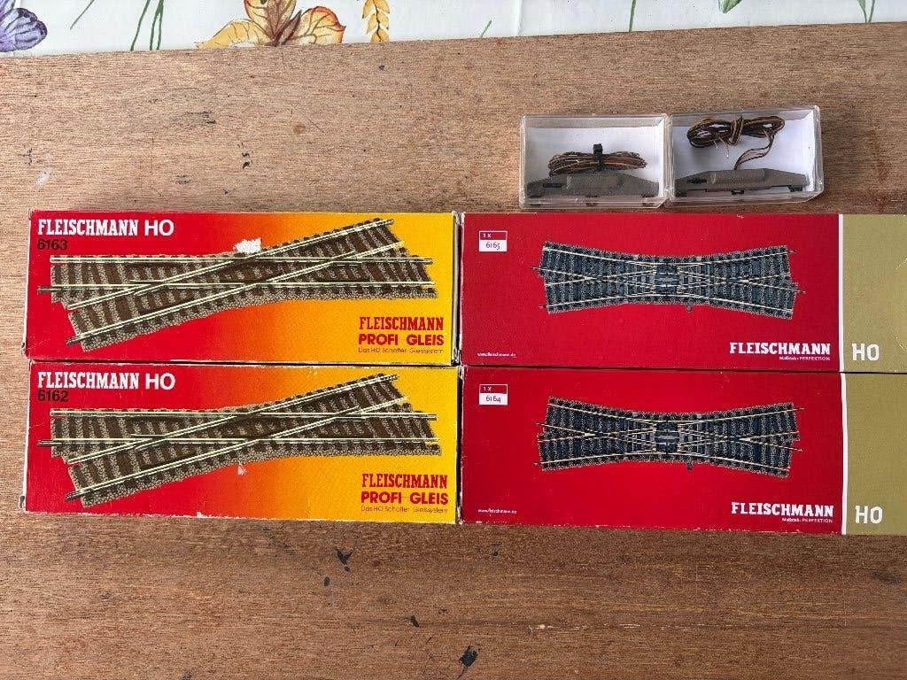 Fleischmann H0 kruisingen en Fleischmann wisselaandrijvingen, Hobby en Vrije tijd, Overige merken, Gelijkstroom, Nieuw, Rails