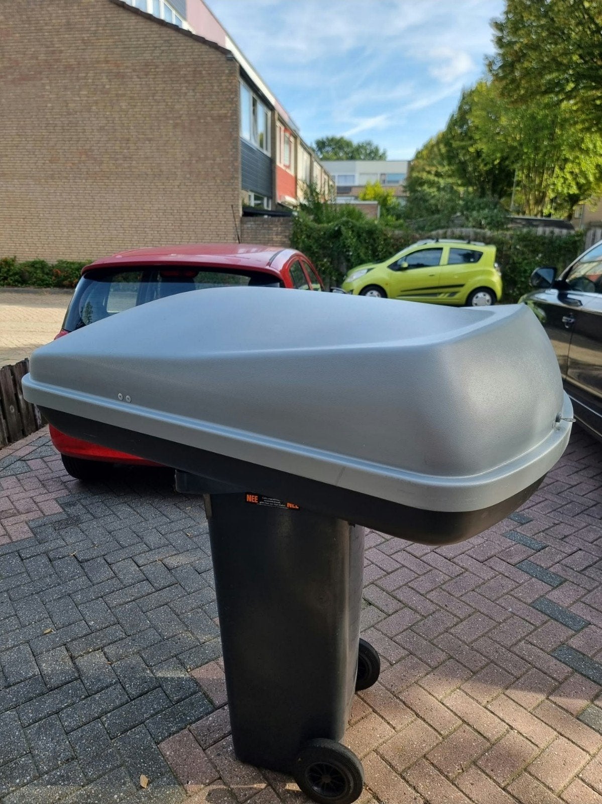 Dakkoffer 400 Liter
4 x Beugels en de sleutel bij
L . 13, Auto diversen, Ophalen