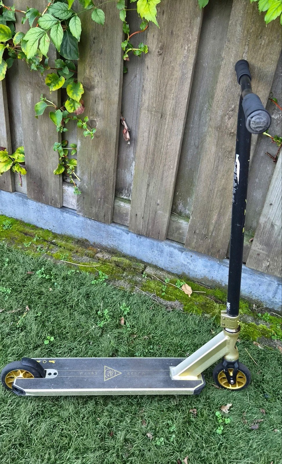 Slamm V4 stuntstep Goud 110mm 
Sentinel V4 Goud Stunts, Ophalen, Gebruikt, Gewone step, Slamm Scooters