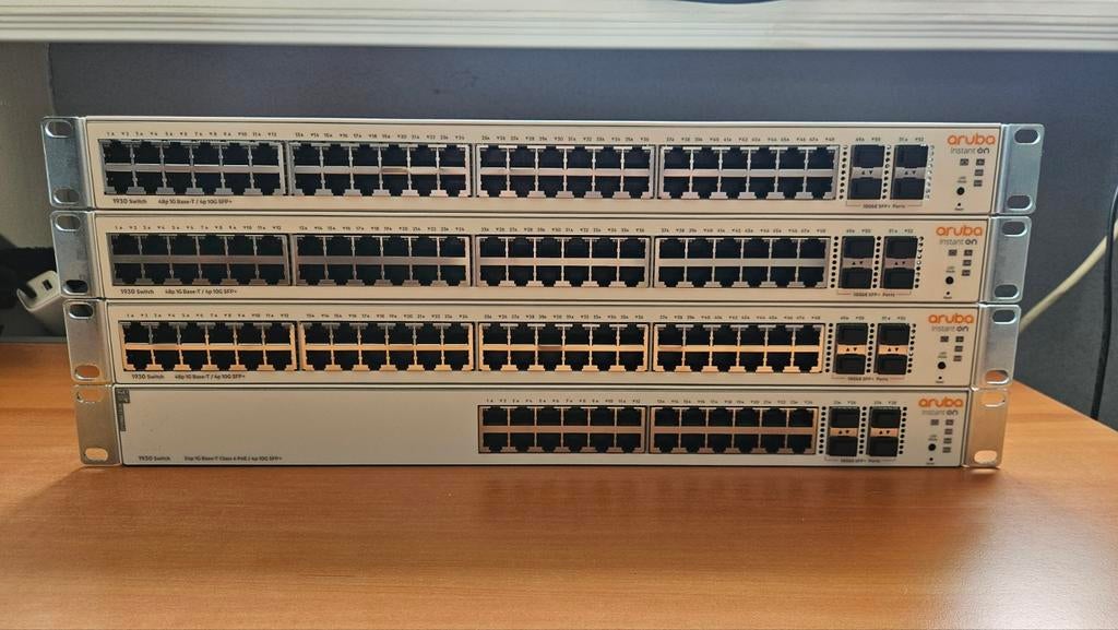 Aruba 1930 switches 3x 48p, Ophalen of Verzenden, Zo goed als nieuw