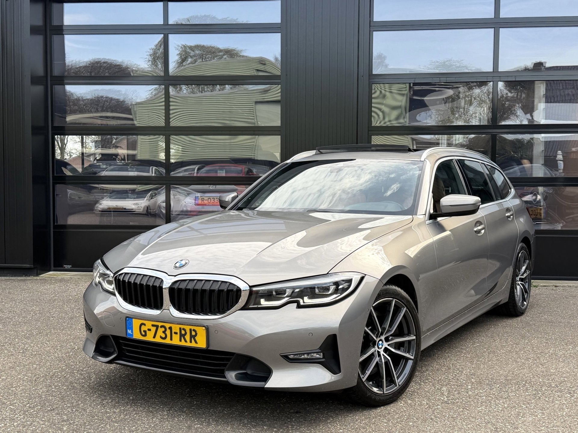 BMW 3-Serie Touring 330i Individual Edition Oxidgrau Pano, Auto's, BMW, Automaat, 1998 cc, Achterwielaandrijving, Gebruikt