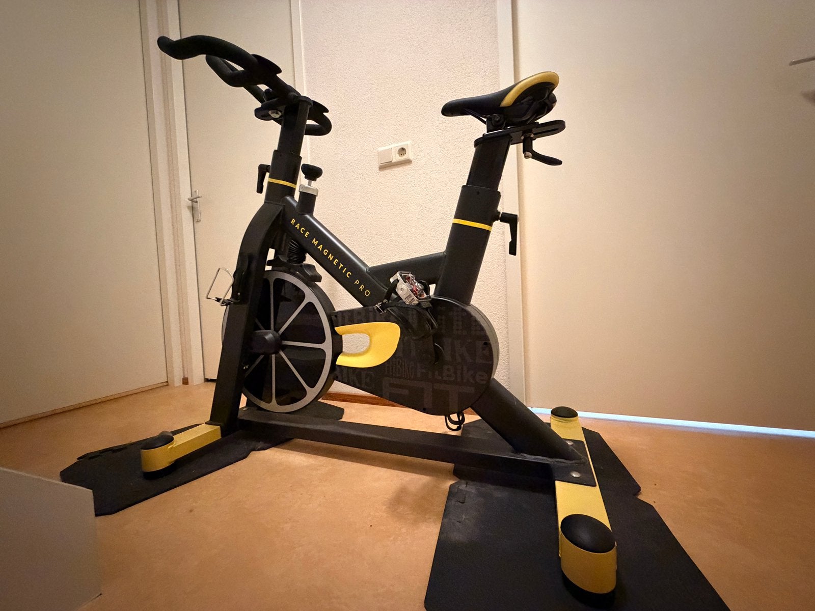 Spinningfiets - Fitbike Race Magnetic Pro, Sport en Fitness, Ophalen, Zo goed als nieuw, Spinningfiets