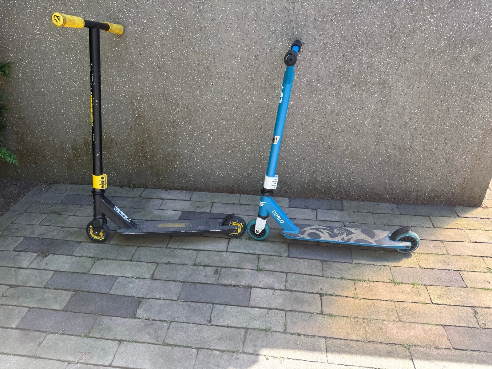 2 steps: geel en blauw, wieltjes en frame in prima staat, Ophalen, Gebruikt, Gewone step