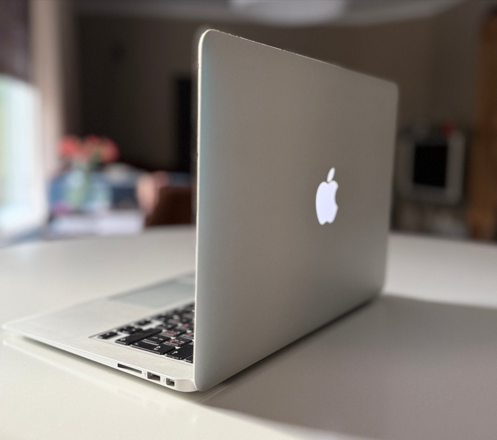 Foto 8 van MacBook Air 13 inch met originele oplader en doos
