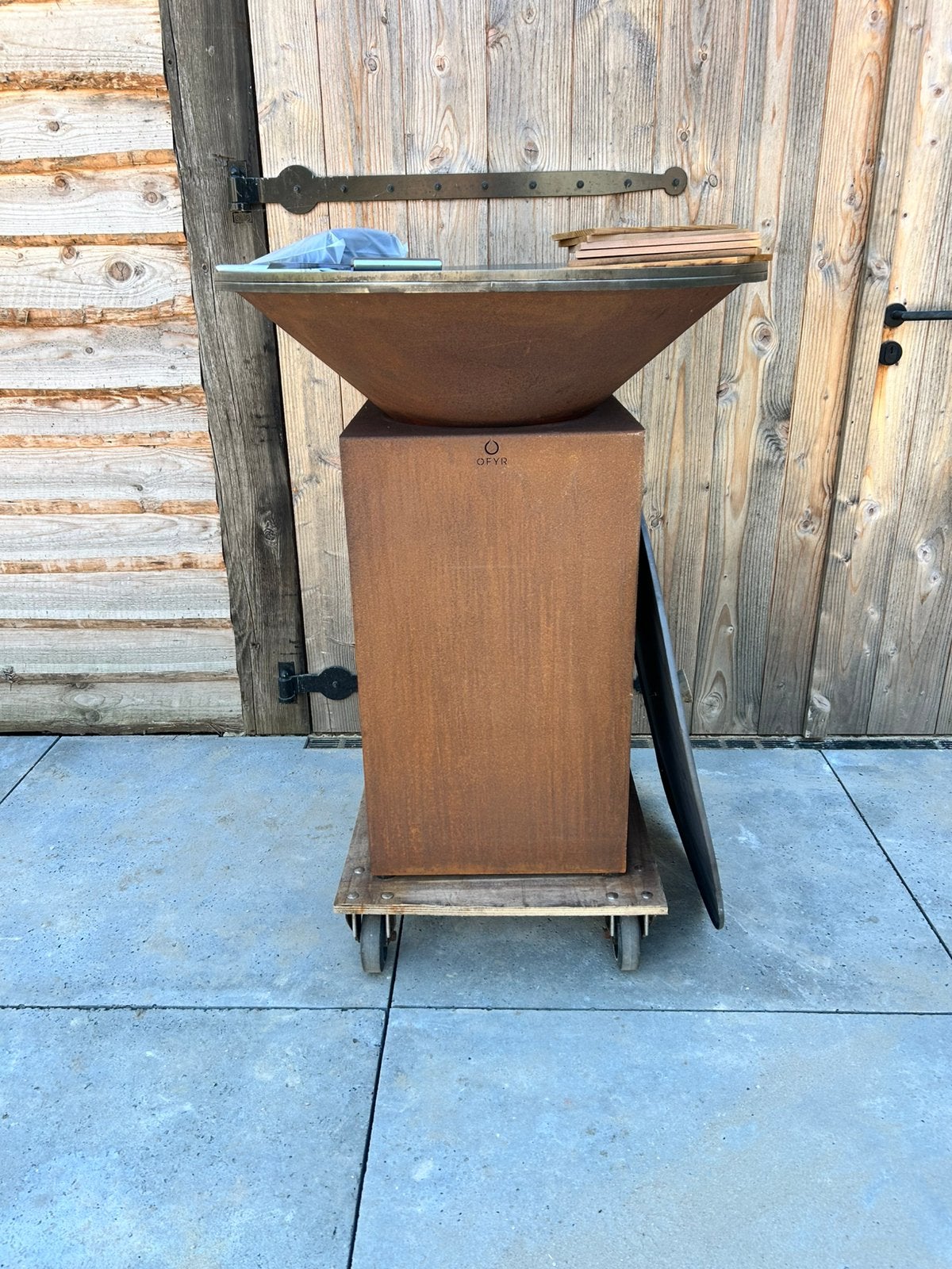 OFYR Classic Corten 85, Tuin en Terras, Houtskoolbarbecues, Ophalen, Zo goed als nieuw