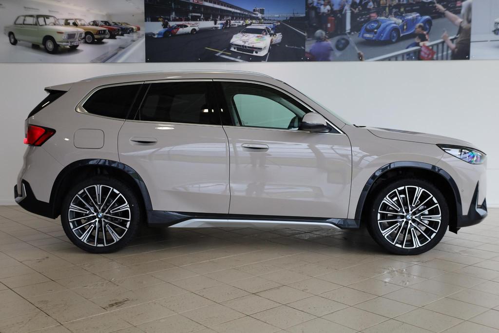 BMW X1 xDrive25e xLine | Panoramadak | Head-Up Display | Har, Auto's, BMW, 105 min, Bedrijf, Vierwielaandrijving, Hybride Elektrisch/Benzine