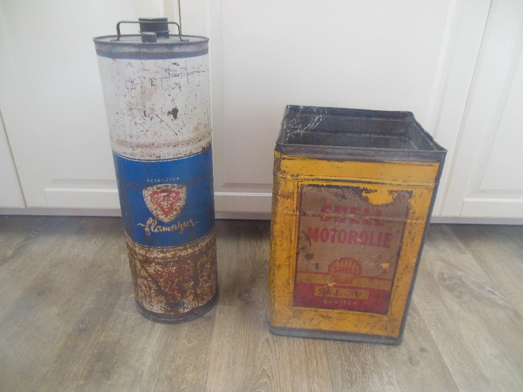 2 oude benzineblikken, Shell en Petrofina., Verzamelen, Ophalen of Verzenden, Gebruikt, Overige, Overige merken