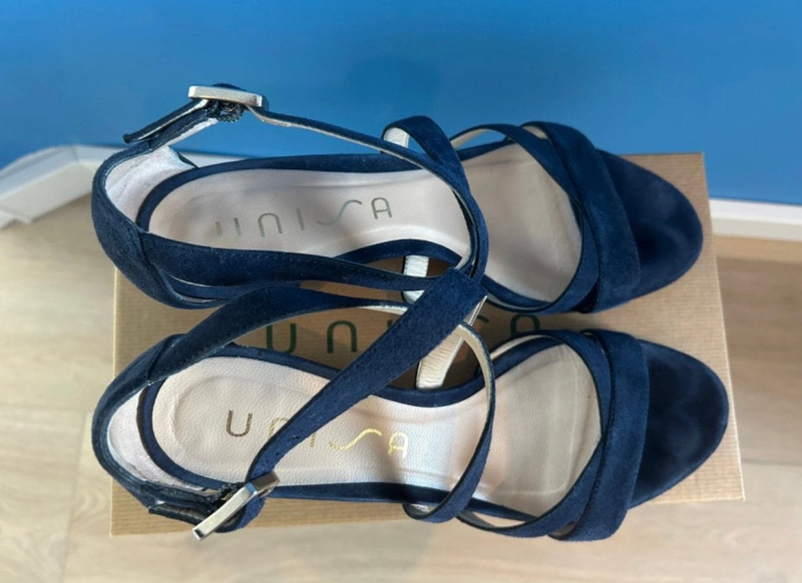 Unisa blauwe suède dames sandalen mt 40/41, Ophalen of Verzenden, Zo goed als nieuw, Blauw, Sandalen of Muiltjes