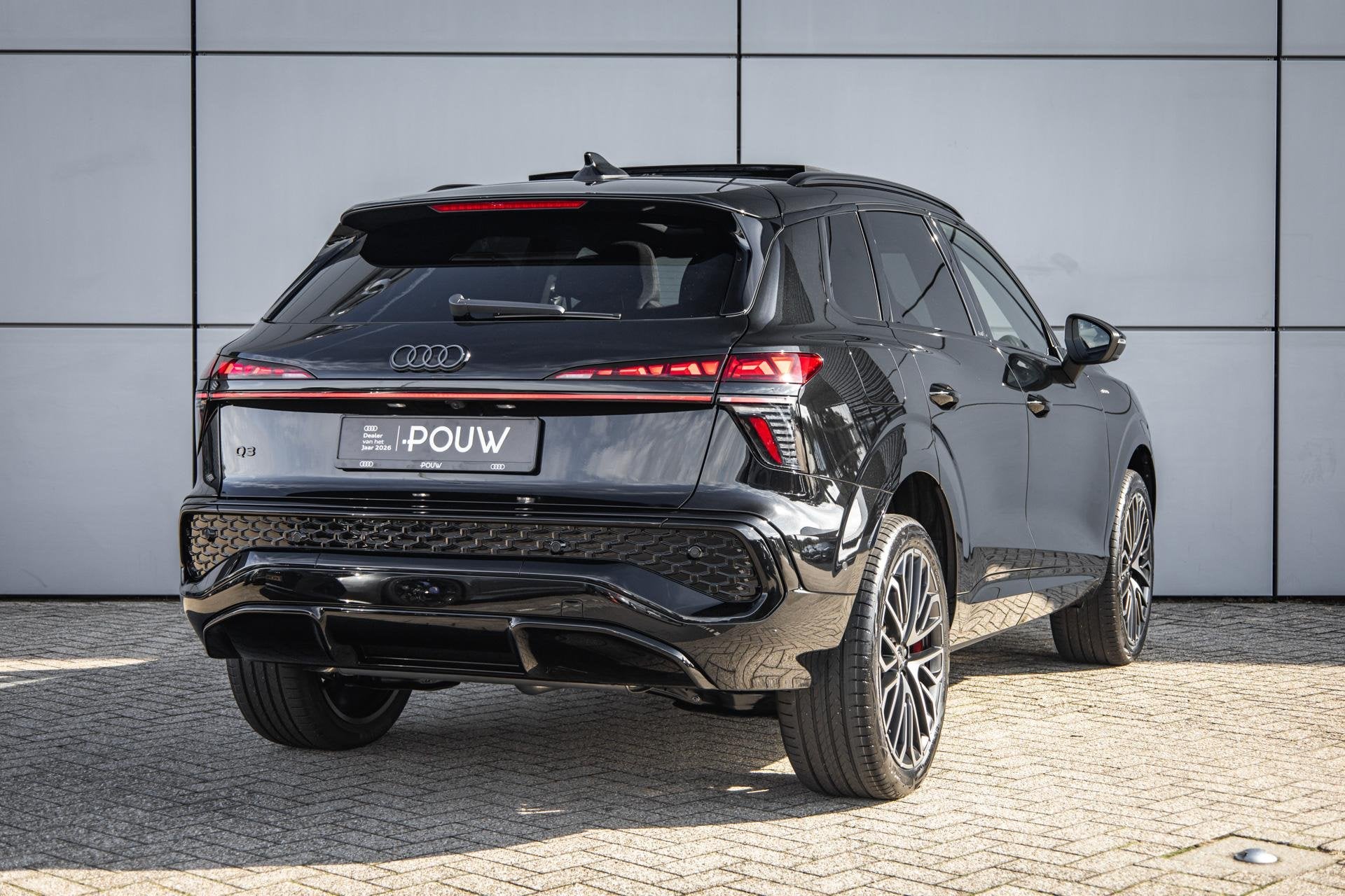 Audi Q3 1.5 e-hybrid 272pk S Edition | Panoramadak | 20" Vel, Auto's, 12 maanden, 1800 kg, 1498 cc, 4 cilinders