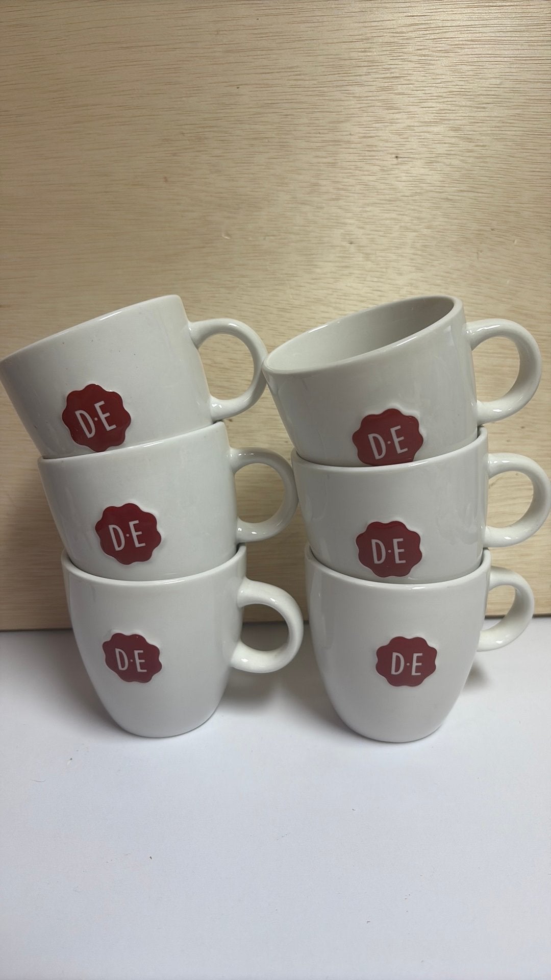 6 Douwe Egberts mokken, Ophalen of Verzenden, Zo goed als nieuw, Overige stijlen, Kop(pen) en/of Schotel(s)