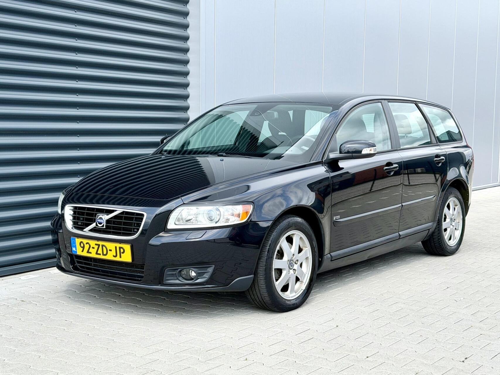 Volvo V50 1.8 Kinetic - Facelift model - Origineel NL - NAP, Voorwielaandrijving, 125 pk, 4 cilinders, Zwart