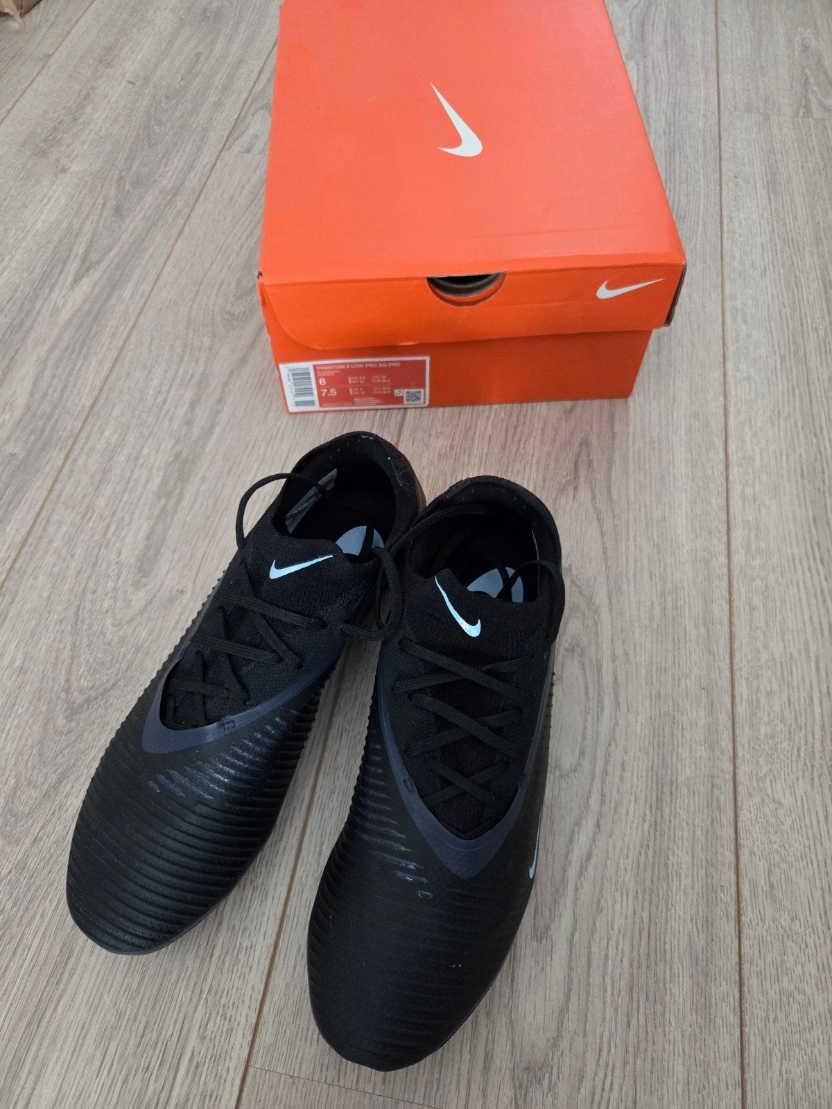 Nike Phantom 6 Low Pro AG-PRO voetbalschoenen maat 38.5, Maat S, Ophalen of Verzenden, Zo goed als nieuw, Schoenen