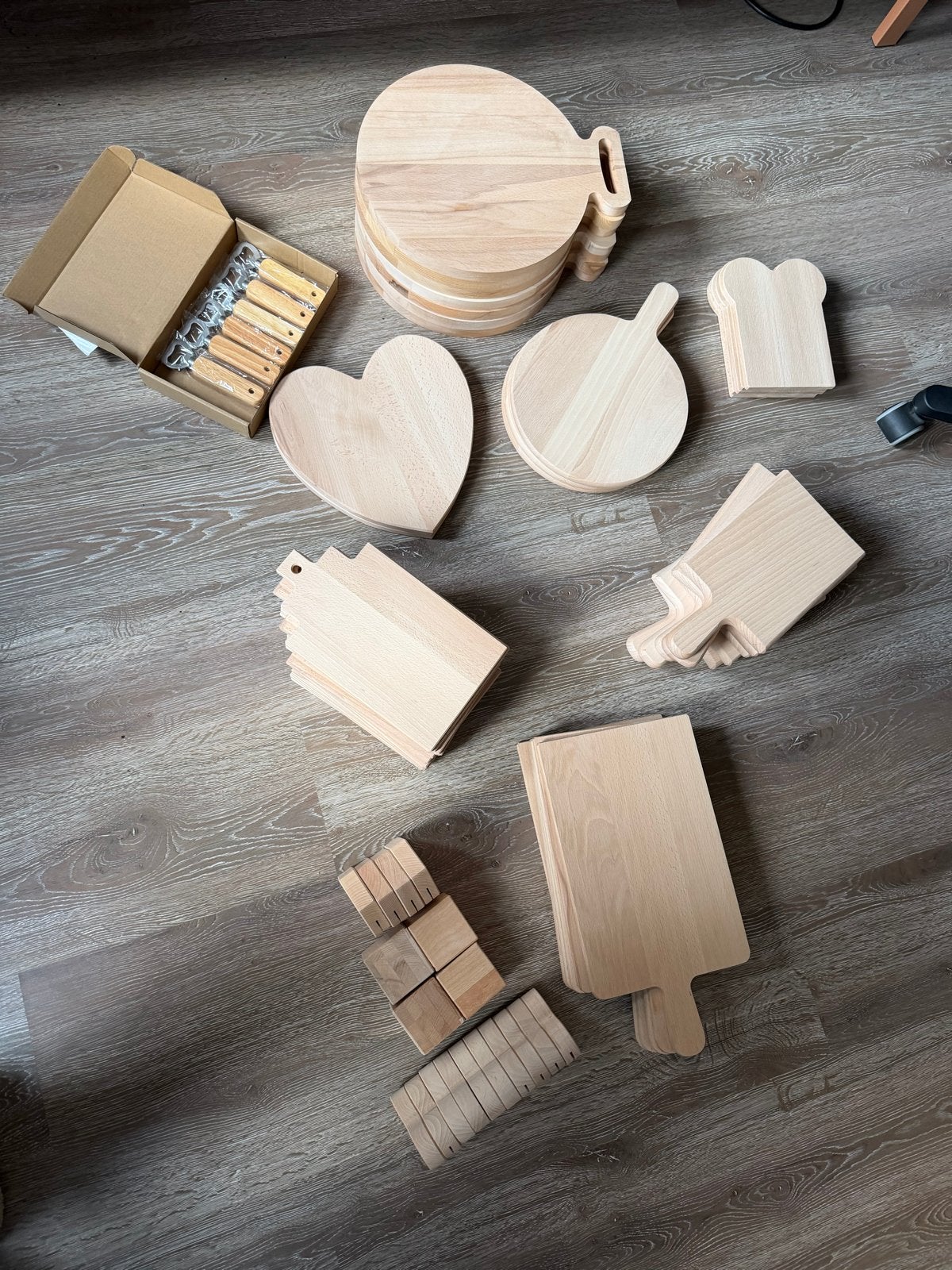 Grote partij beukenhouten borrelplanken, fotostandaards en o, Ophalen, Hout, Snij-/serveerplank, Nieuw