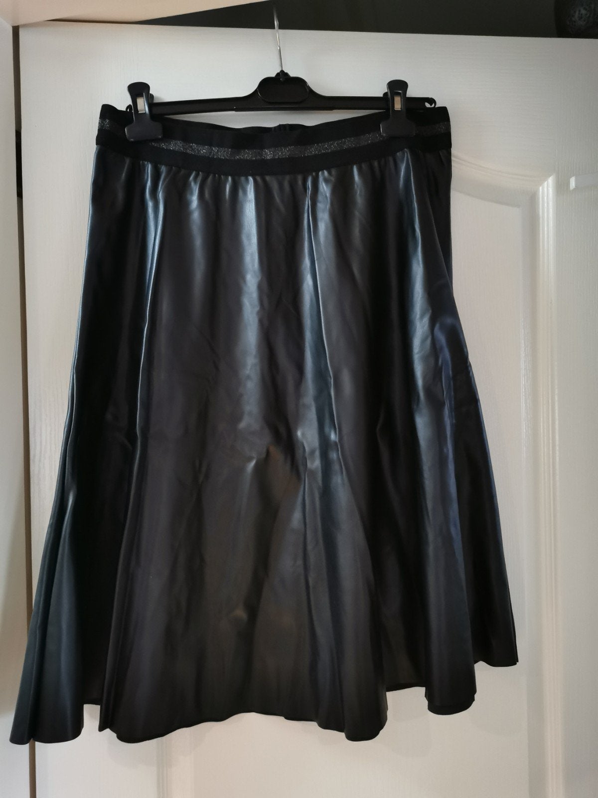 Zwarte leren rok - Maat 44, Zwart, Maat 42/44 (L), Ophalen of Verzenden, Onder de knie