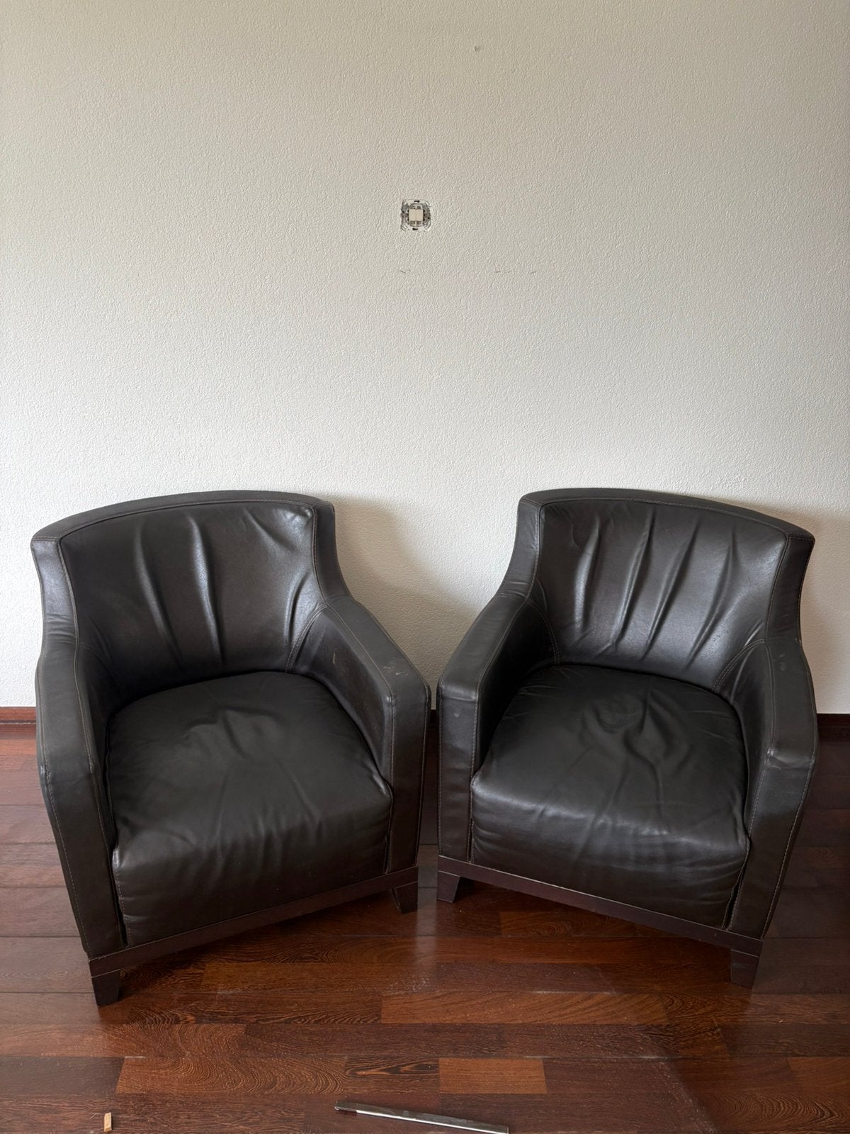 Twee leren stoelen gratis ophalen, Ophalen, Zo goed als nieuw, 75 tot 100 cm, 50 tot 75 cm