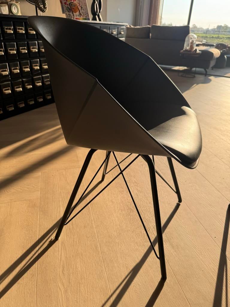 Donkergrijze Kick Eetkamerstoel met Zwart Stalen Poot, Huis en Inrichting, Stoelen, Gebruikt, Eén, Leer, Grijs, Ophalen