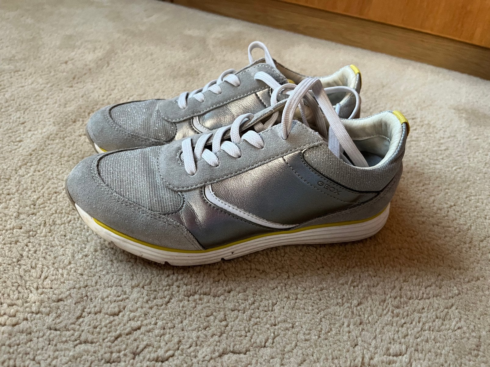 Geox sneakers grijs/zilver en geel maat 36, Ophalen of Verzenden, Sneakers of Gympen, Grijs, Gedragen