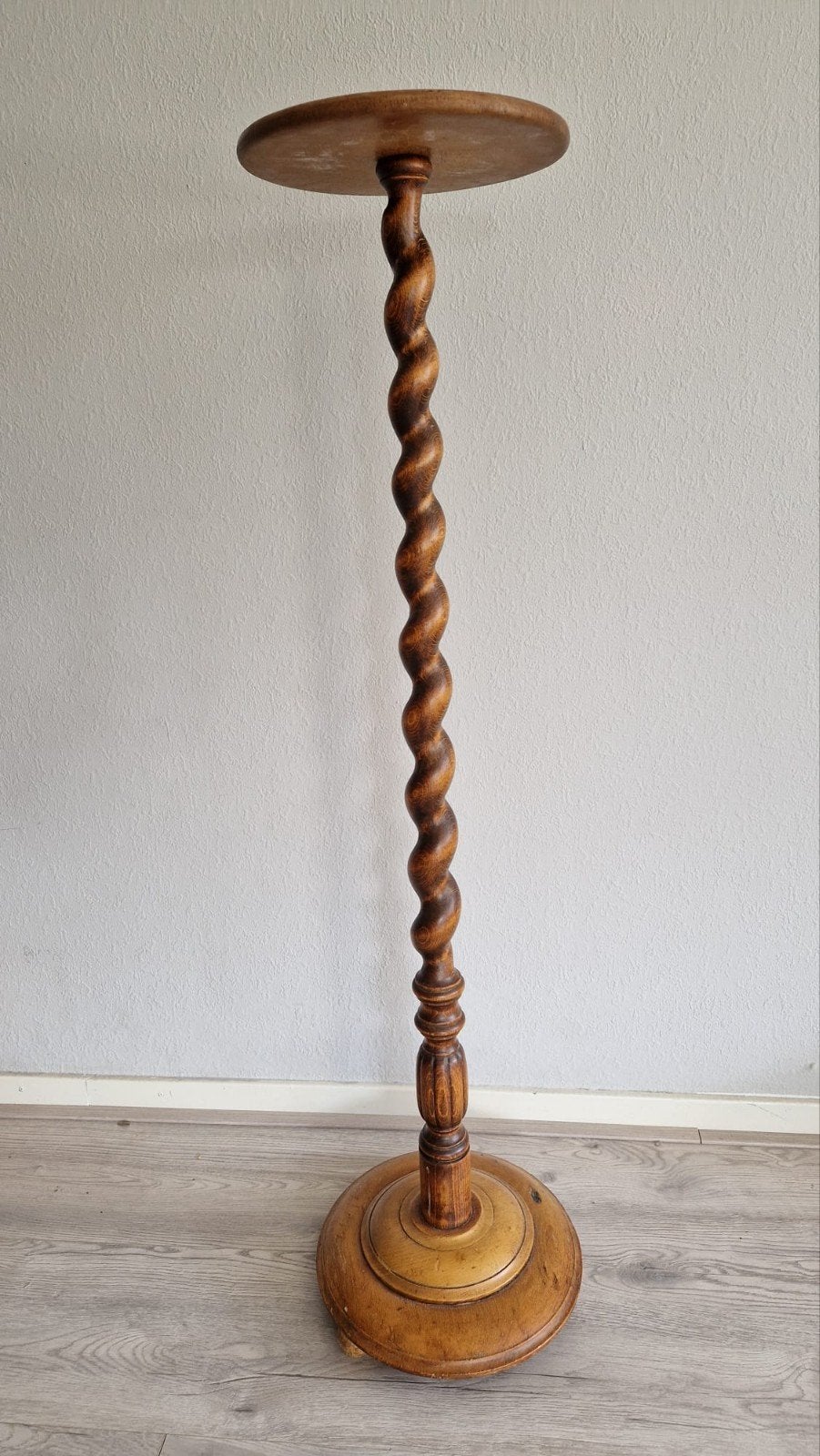 Antieke houten plantentafel met gedraaide poot, Antiek en Kunst, Antiek | Woonaccessoires, Ophalen