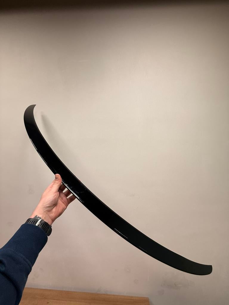 Tesla Model 3 spoiler, Ophalen