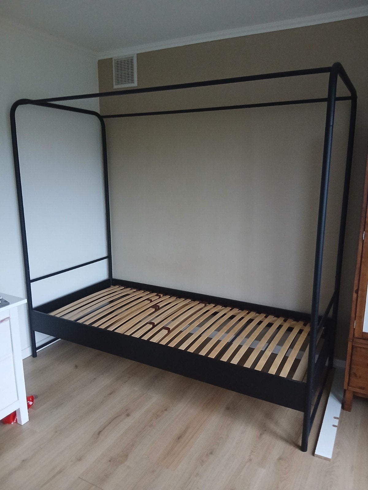 VT Wonen bed met lattenbodem, zwart metaal, Ophalen, Gebruikt, 90 cm, Eenpersoons