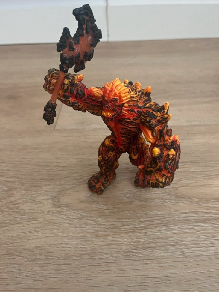 Schleich - Lave Golem met wapen - 42447 - Eldrarador Range, Ophalen of Verzenden, Zo goed als nieuw, Dier
