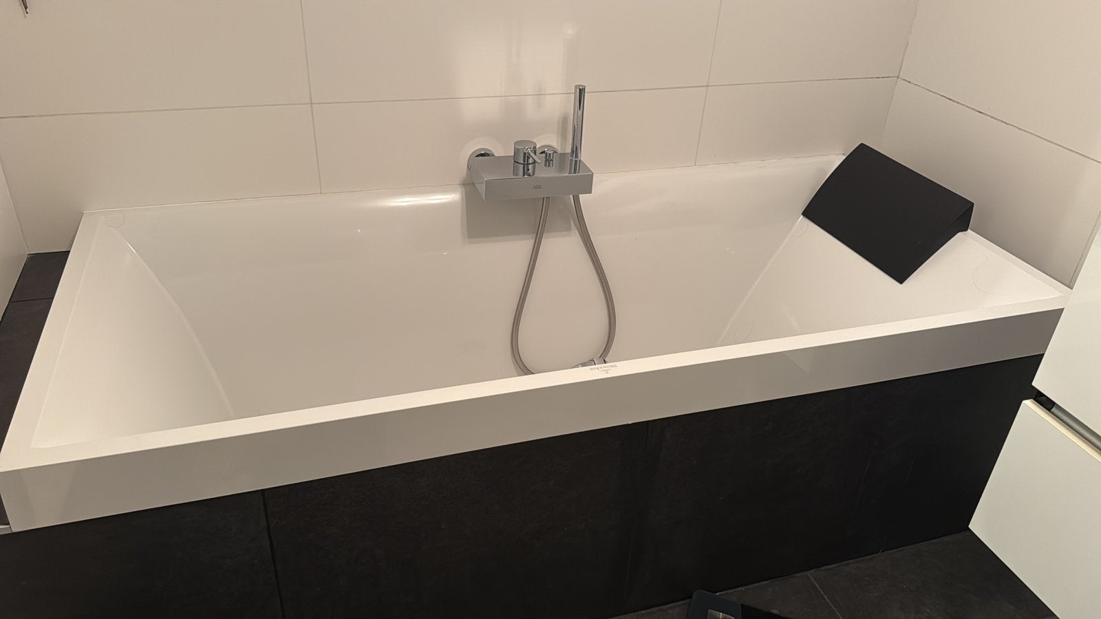 Villeroy & Boch ligbad – modern design – uitstekende staat, Ophalen, Zo goed als nieuw, Bad
