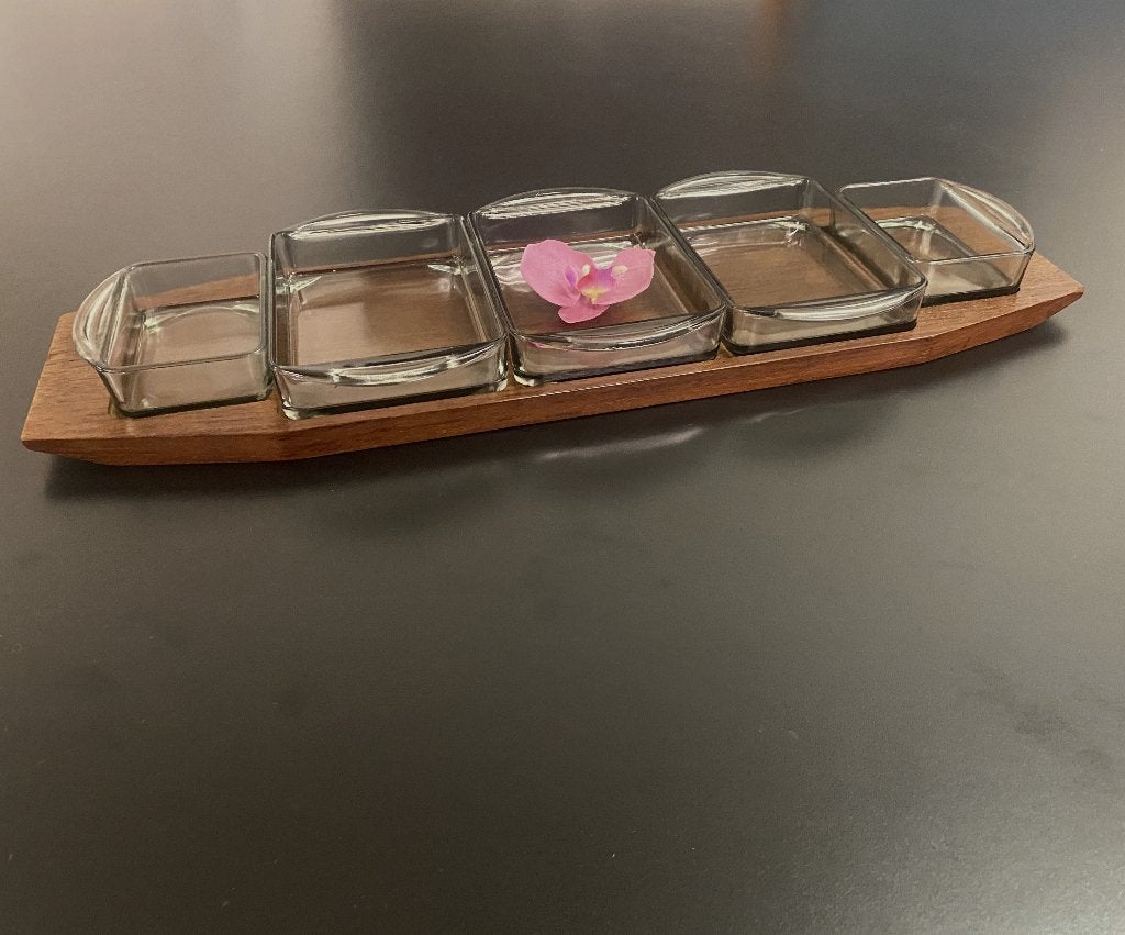 60 jaren Teak hout serveerschaal 5 Holmegaard glas schalen, Met handvatten, Gebruikt, Schaal, Ophalen of Verzenden