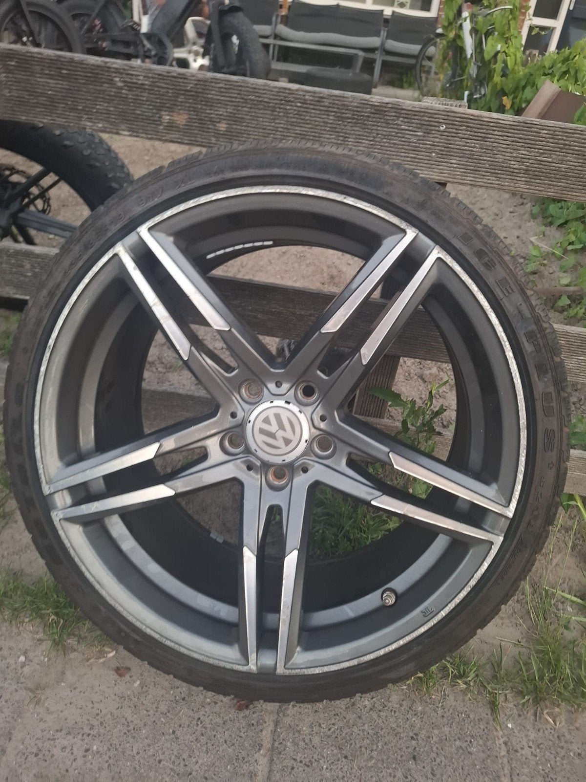 VW 19 inch velgen met banden 5x112 - stoeprandschade, Ophalen, Gebruikt, Bumper, Volkswagen