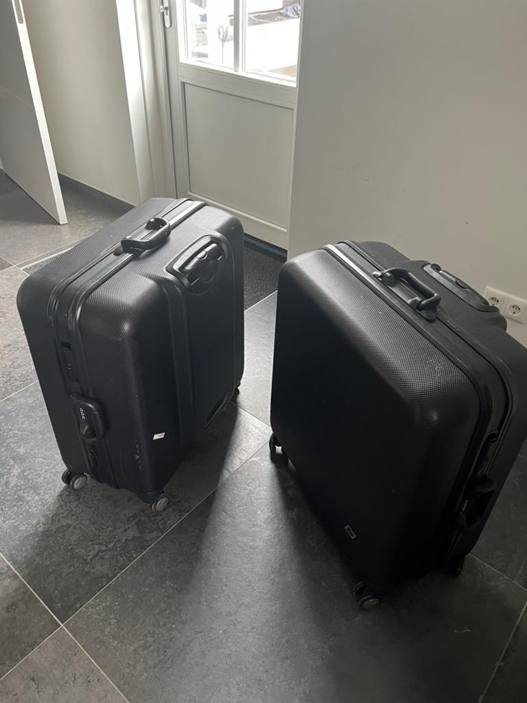 Reiskoffers XL 2 stuks, prijs per koffer € 30, Ophalen, Zo goed als nieuw, Zwart, 30 cm of meer