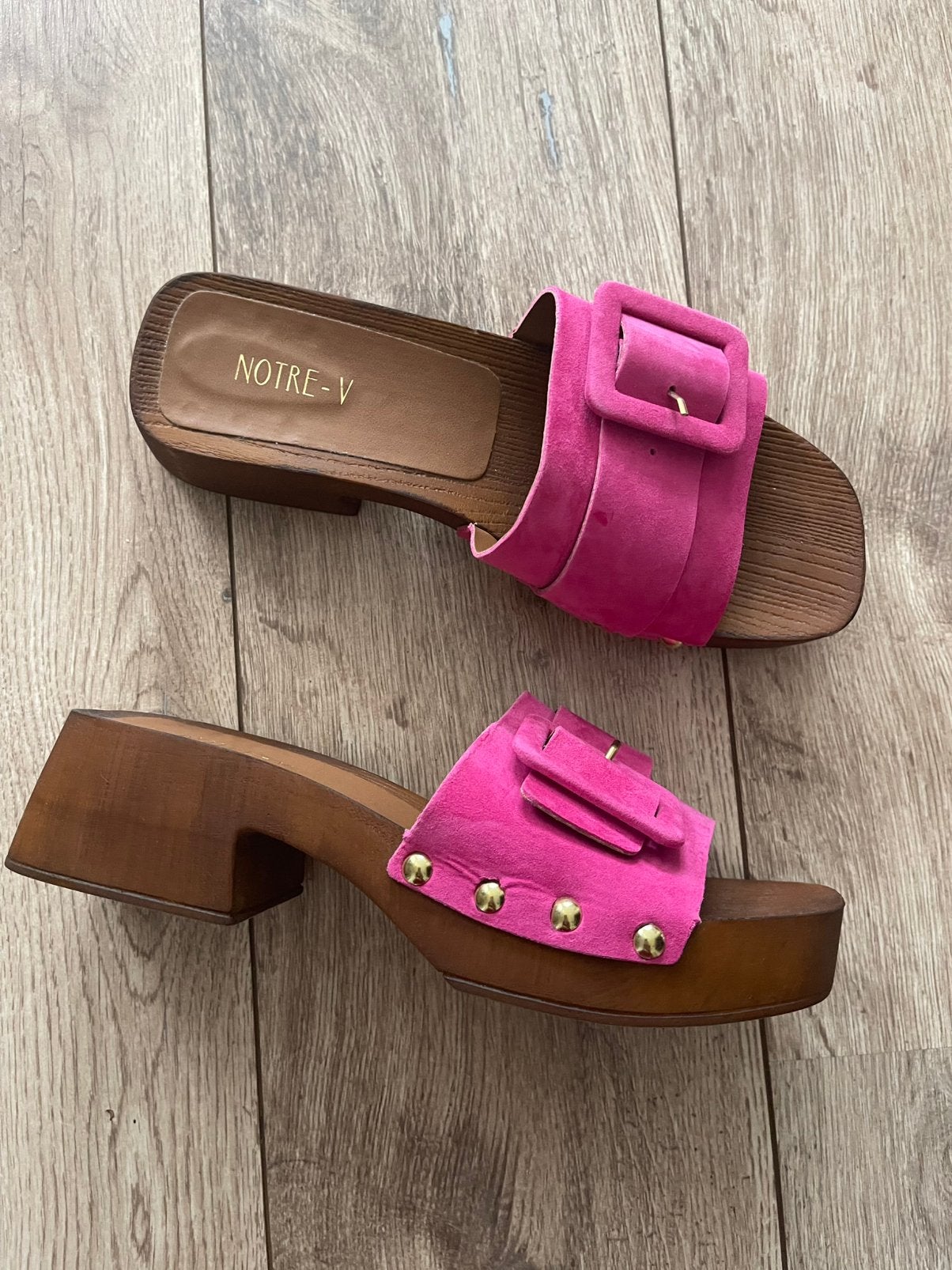 NOTRE-V fuchsia roze klompen / clogs maat 41, Ophalen of Verzenden, Zo goed als nieuw, Roze, Schoenen met lage hakken