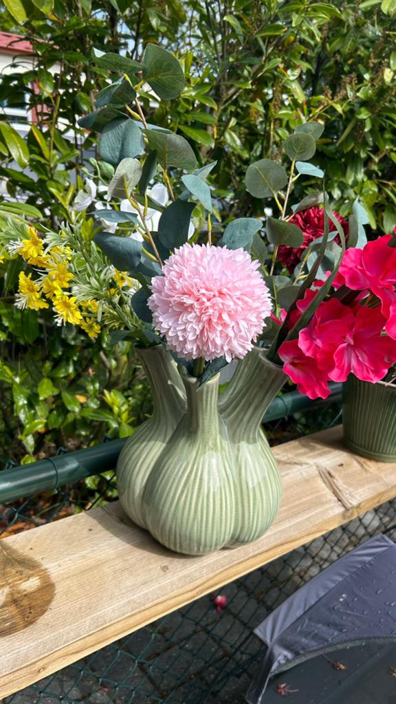 Daan kromhout garlic tulpen vaas 2 stuks, Huis en Inrichting, Woonaccessoires | Vazen, Ophalen of Verzenden, Groen, Aardewerk of Porselein