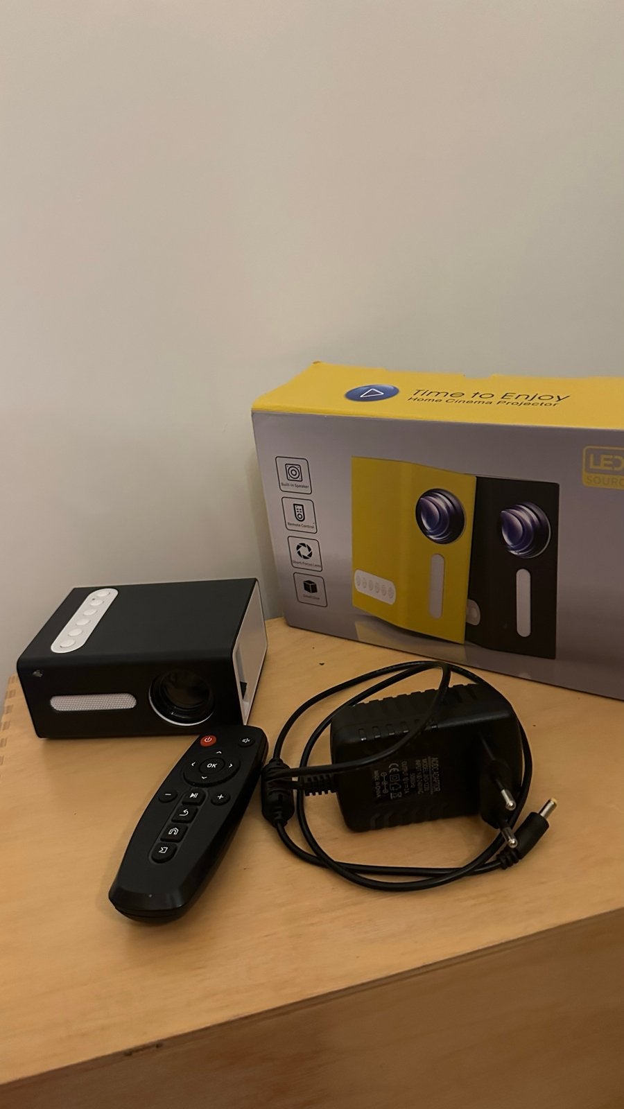 Mini LED Beamer Projector met Afstandsbediening, Ophalen of Verzenden, Zo goed als nieuw, LED, Overige resoluties