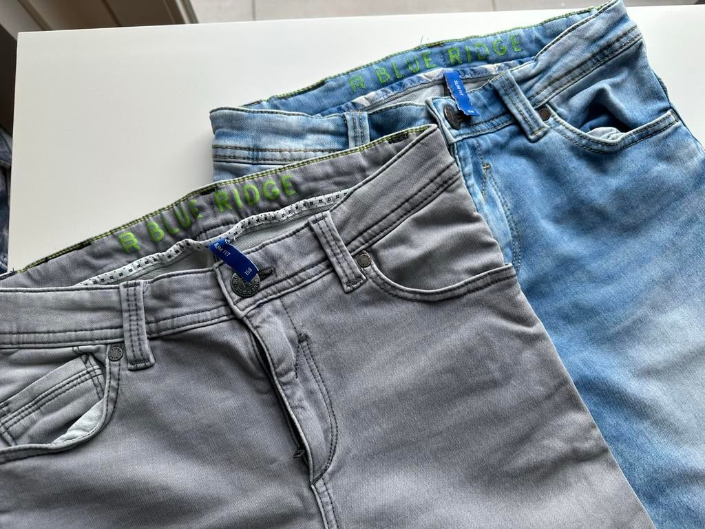 2 korte broeken z.g.a.n. WE slim fit maat 158, Ophalen of Verzenden, Jongen, Broek