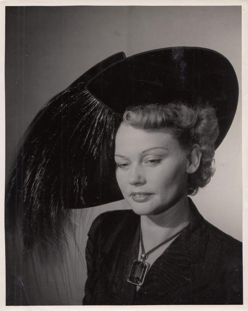 Press Art Studio persfoto vrouw met hoed ´Vondelpark´, Ophalen of Verzenden, 1940 tot 1960, Overige onderwerpen