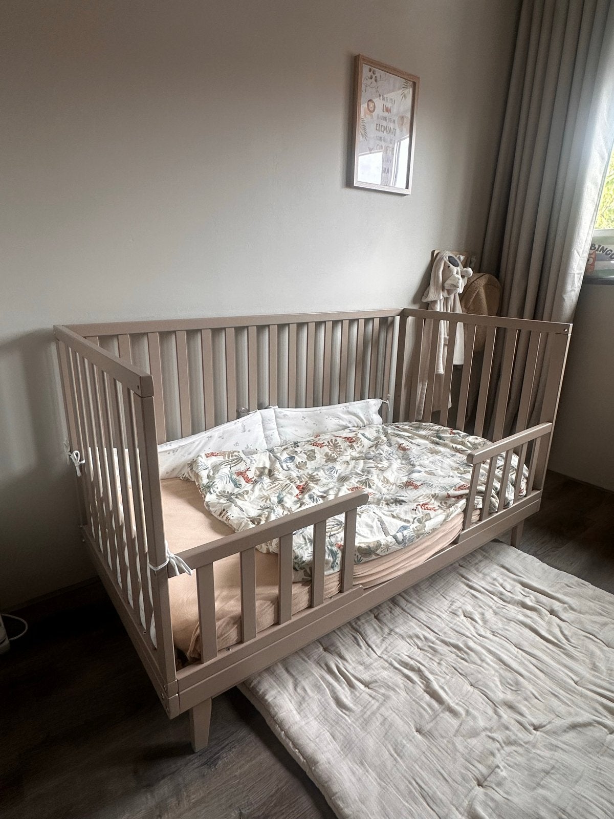 Doorgroeiledikant Novi at Home Elise 70x140 Taupe met matra, Kinderen en Baby's, Kinderkamer | Bedden, Ophalen, Gebruikt, 70 tot 85 cm