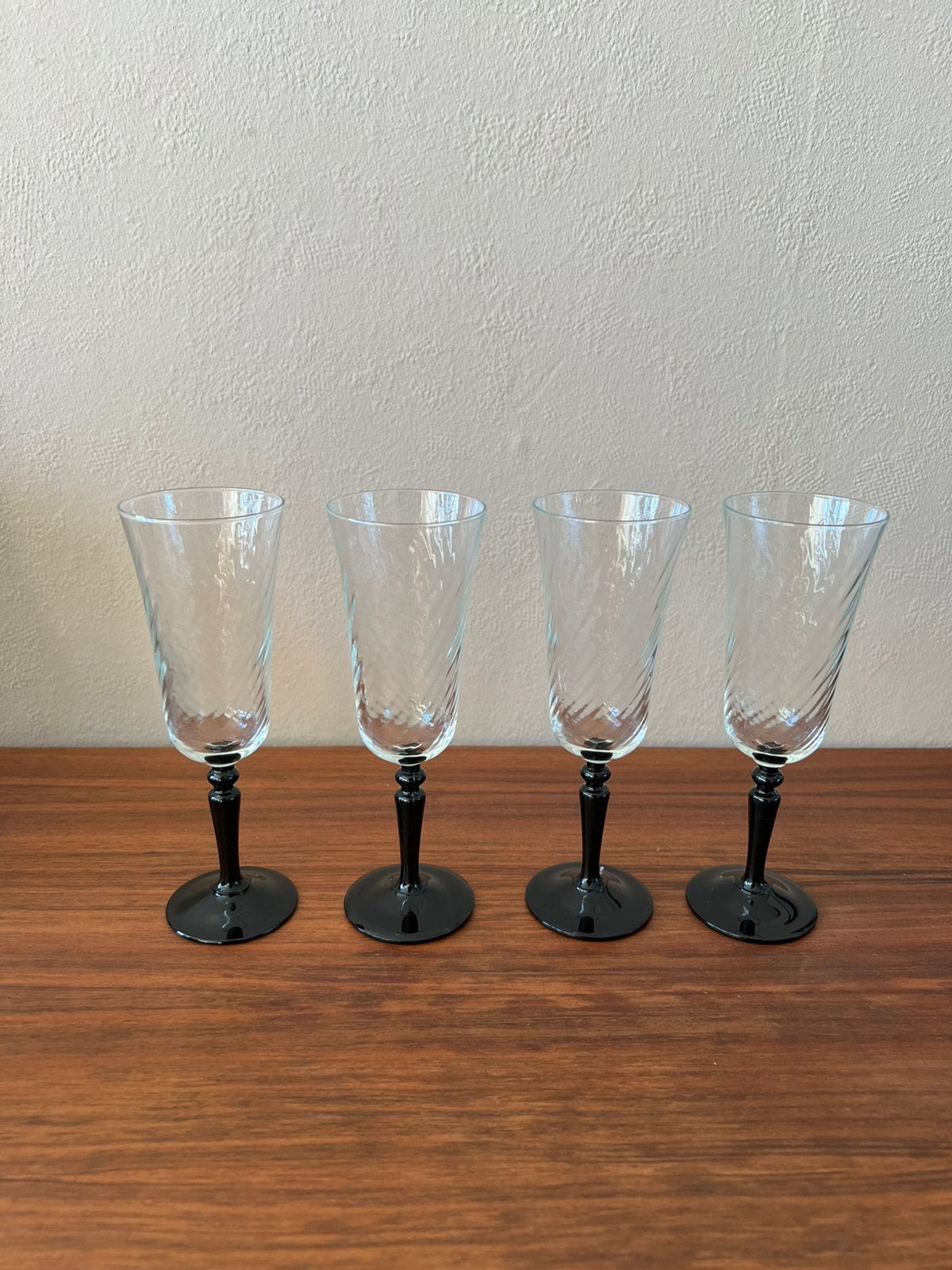 Set van 4 vintage Luminarc champagneglazen swirl zwart retro, Ophalen of Verzenden, Zo goed als nieuw, Overige typen