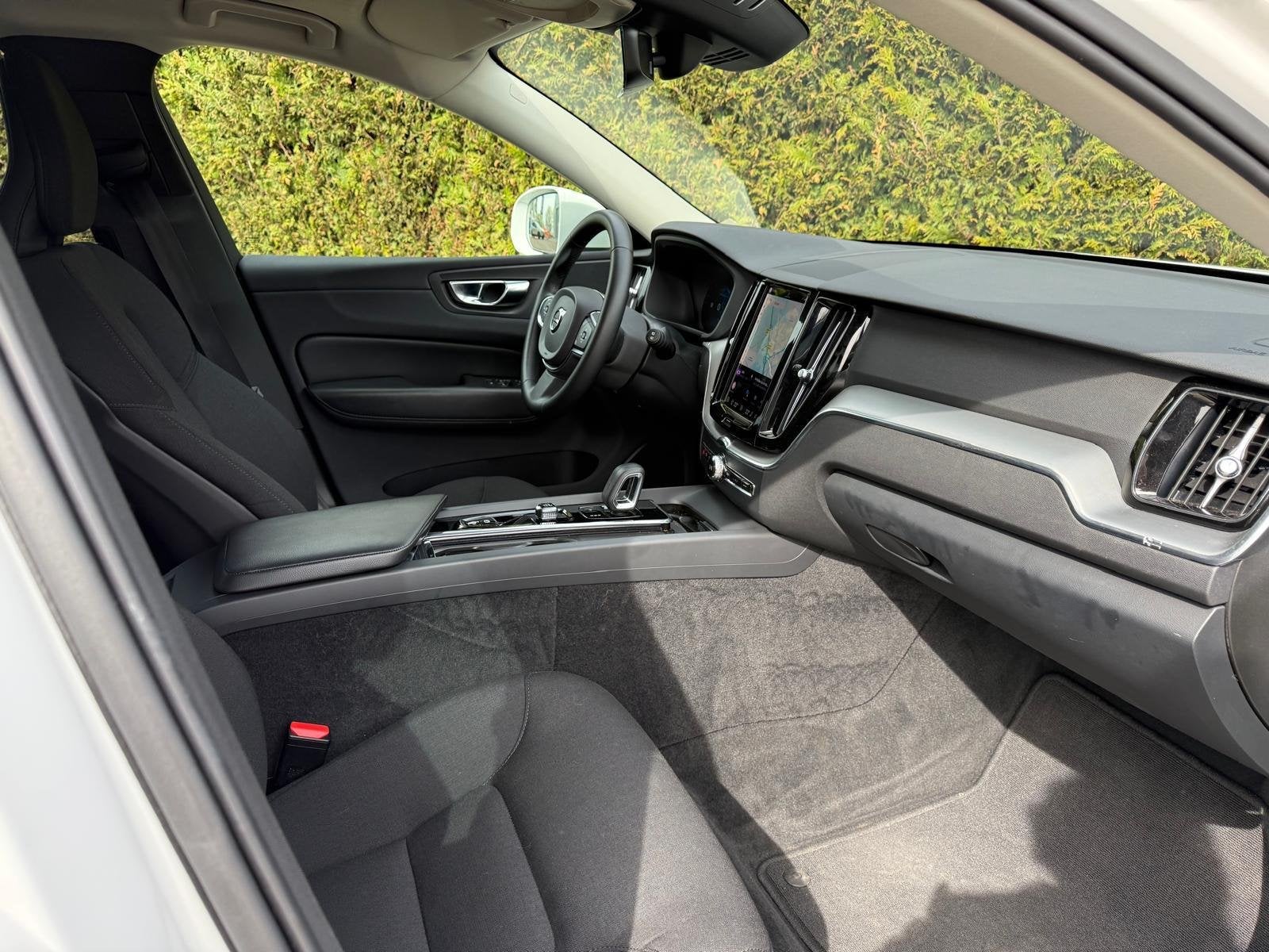 Volvo XC60 B4 Momentum | Blis | Keyless | Trekhaak | Elektri, 12 maanden, Stof, Gebruikt, Euro 6