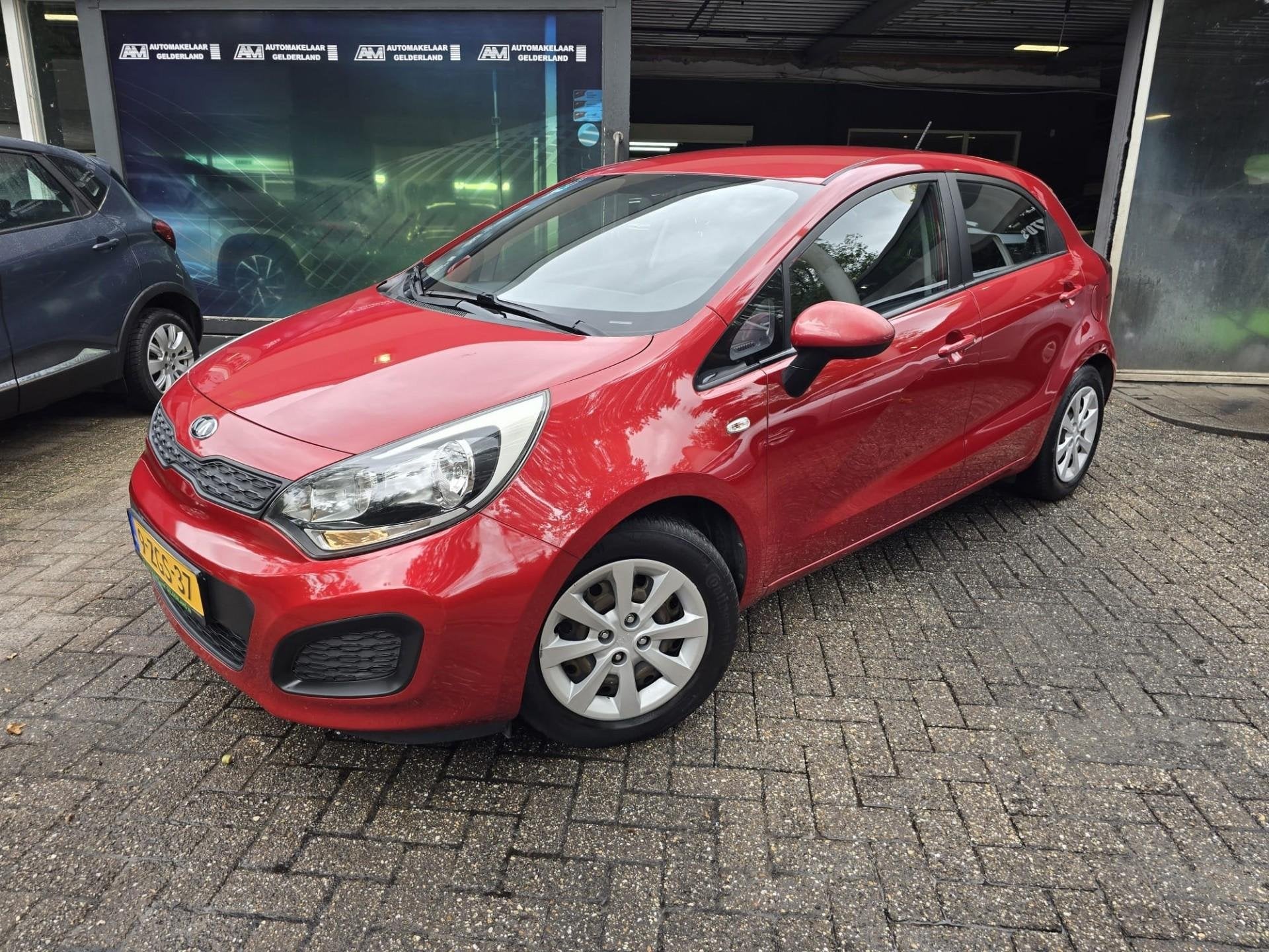 Kia Rio 1.2 CVVT ComfortLine | 1E EIGENAAR | 3/6 OF 12 MND G, Auto's, 4 cilinders, Origineel Nederlands, Handgeschakeld, Grijs